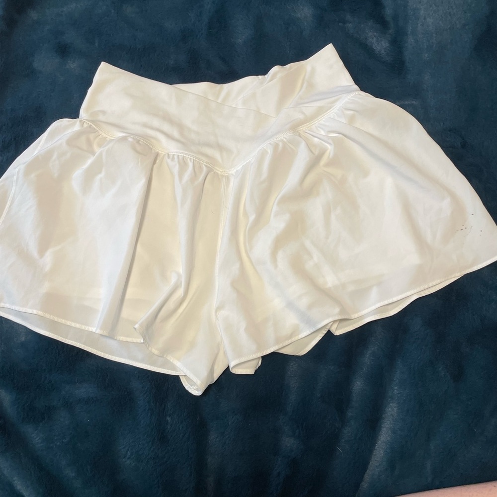 aerie crossover white shorts